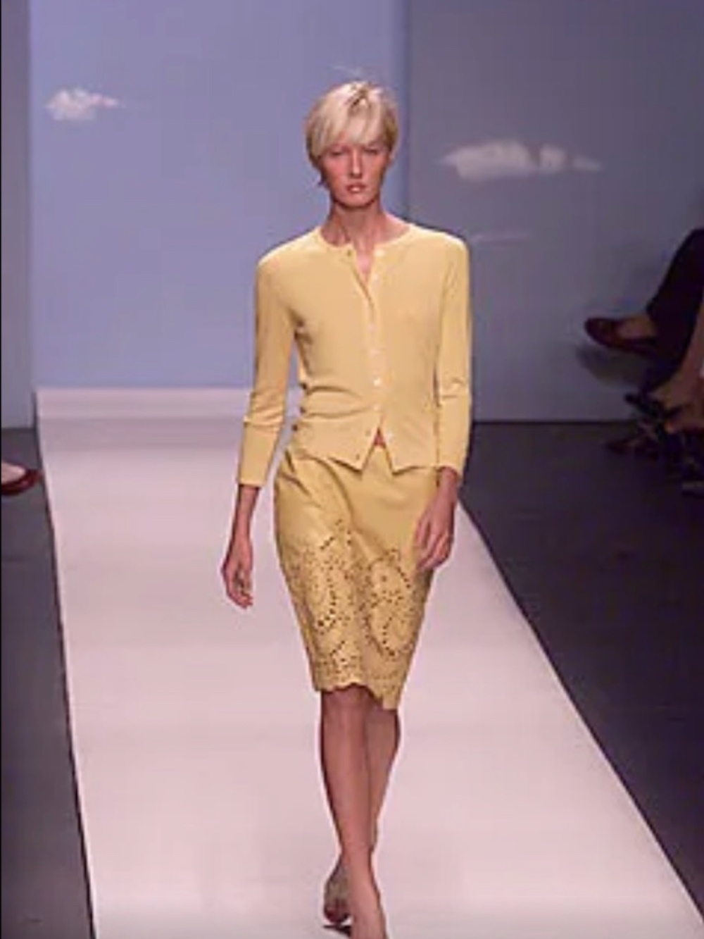 Vintage Oscar de la Renta Spring 2000 Laser-Cut Leather Skirt – Size 8